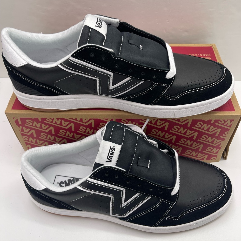 Vans • Men's Black and White Lowland 2.0
Black/White
VN000D6RBZW Sneakers Skate - Picture 2 of 16
